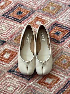 Beige/cream tabi flats